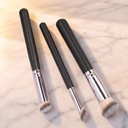 Trío Esencial de Brochas · Base, Corrector y Sombras